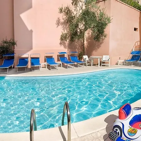 Prestige Hotel 3*